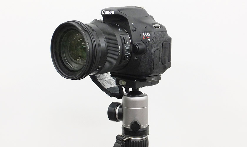 速写ストラップをつけたまま、三脚を使う裏技! ブラックラピッド